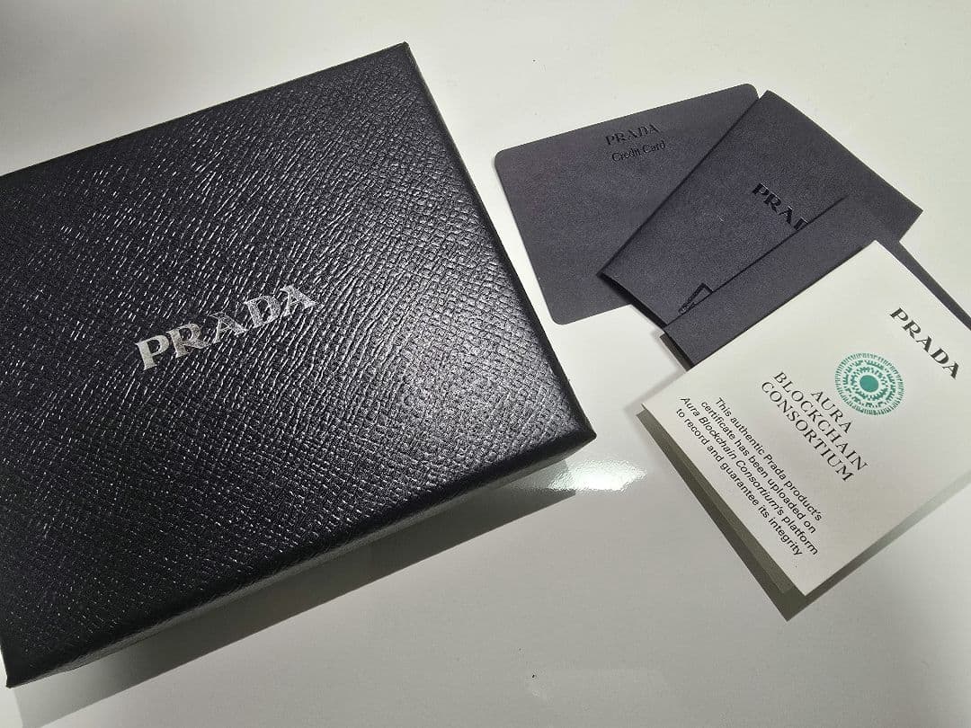 PRADA サフィアーノ コンパクトウォレット