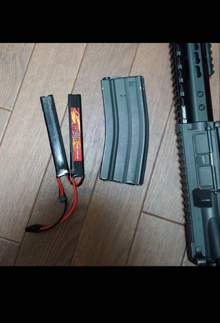 電動ガン ブラック マガジン・バッテリー付き