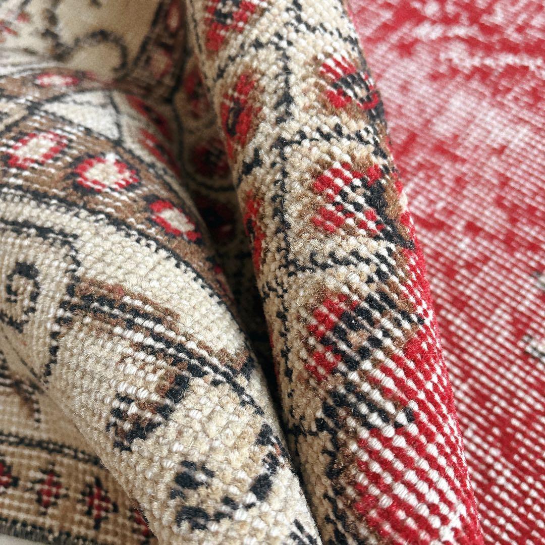 トルコ　ヴィンテージ ラグ　可愛い赤ラグ