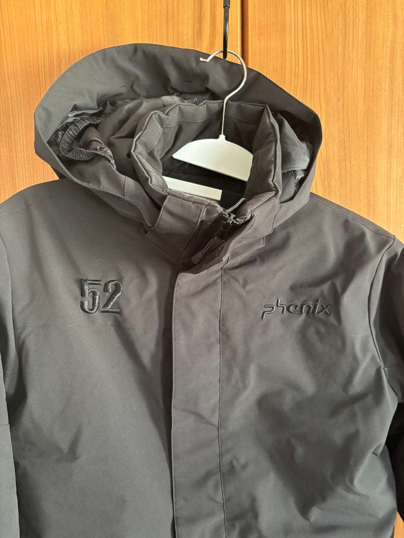 Phenixのスキーウェア、スノーボードウェアの上下セット