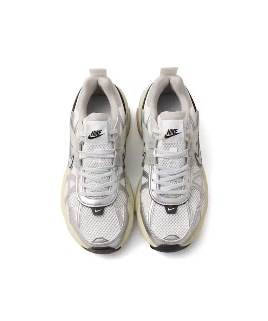 極美品！！Nike シルバー スニーカー　V2K RUN 24センチ