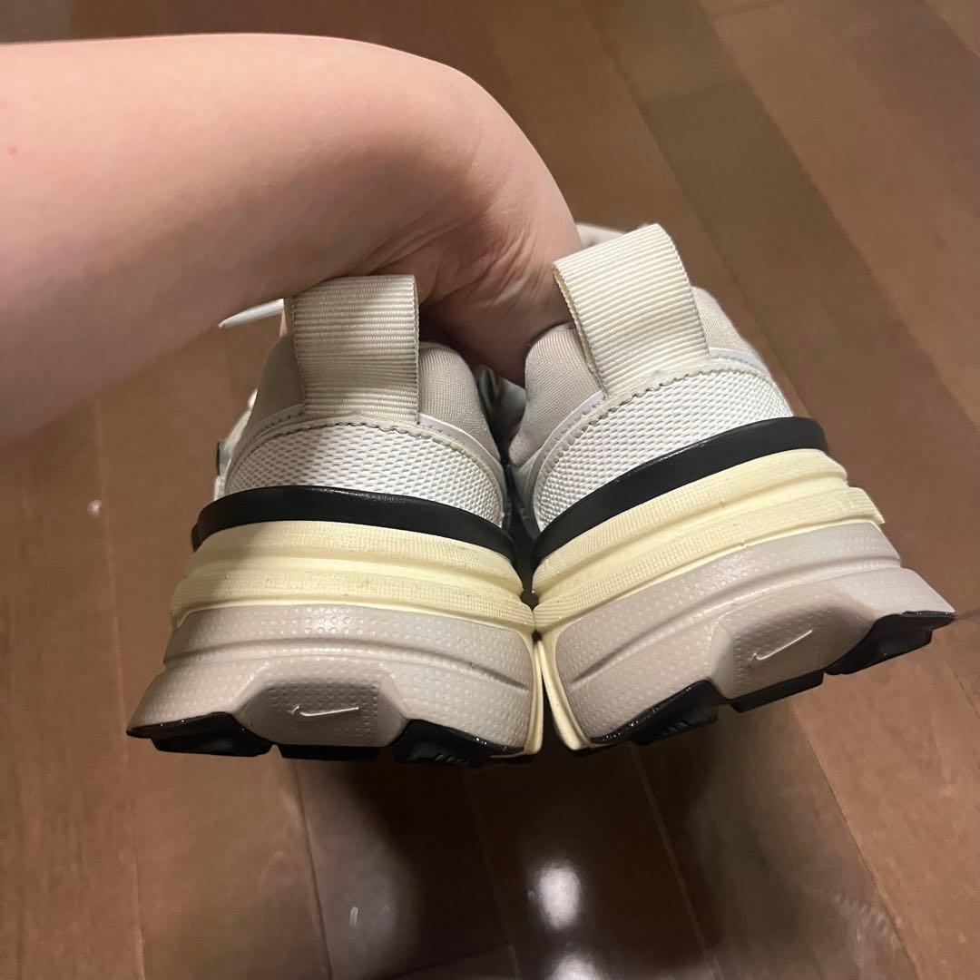 極美品！！Nike シルバー スニーカー　V2K RUN 24センチ