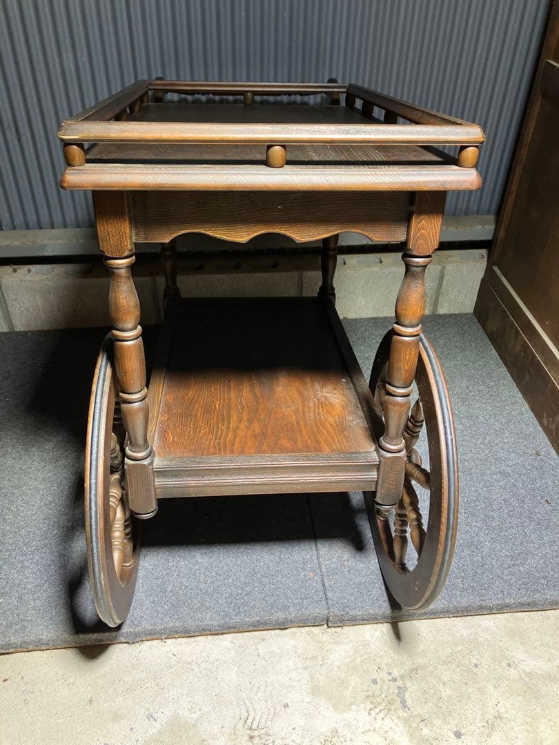 カリモク家具　昭和レトロ!! 大きな車輪が素敵な木製ワゴン　中古品