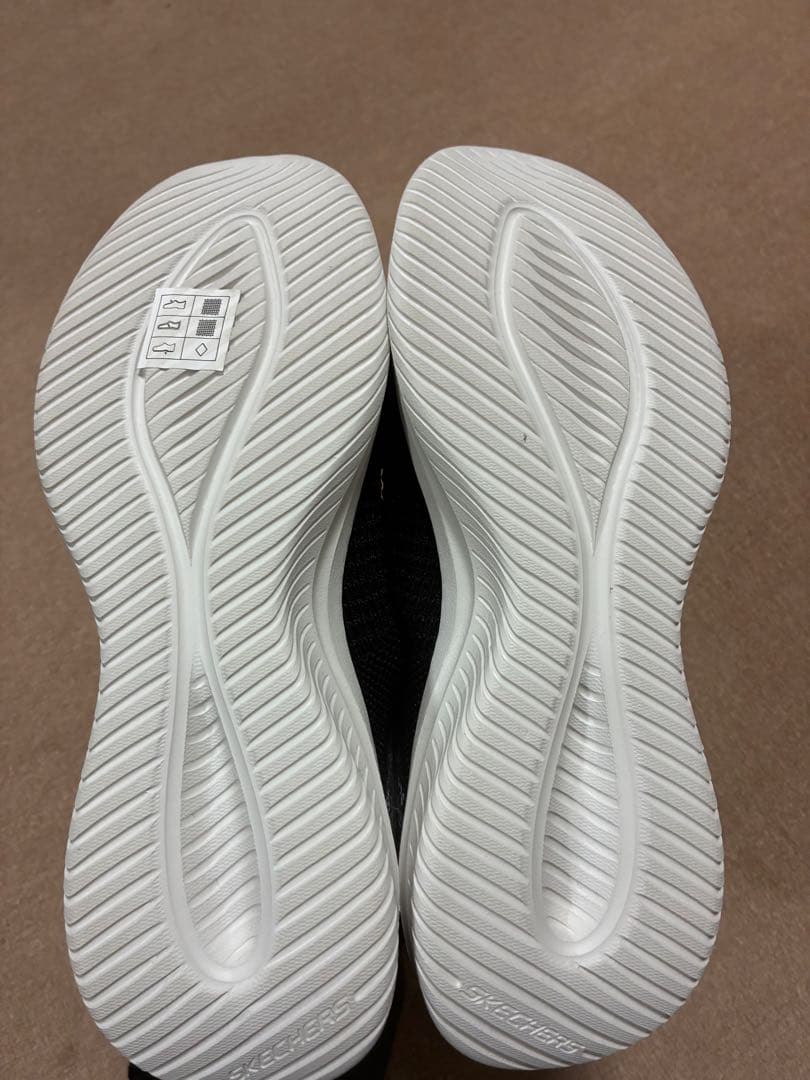 【くぅ】SKECHERS Slip-Ins 23.5cm ブラック/グレー