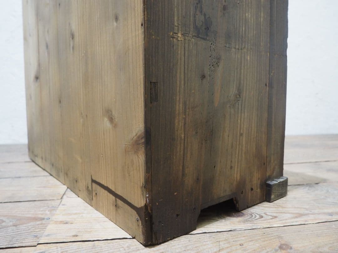 1156 アンティーク　波ガラスの飾り棚　食器棚　ガラスケース　古家具　レトロ