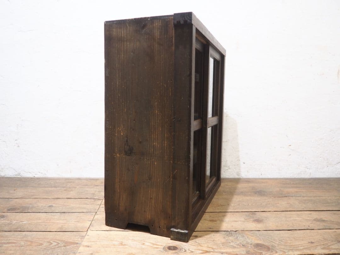 1156 アンティーク　波ガラスの飾り棚　食器棚　ガラスケース　古家具　レトロ