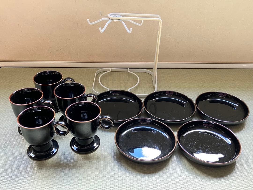 黒色カップと皿セット（スタンド付き）