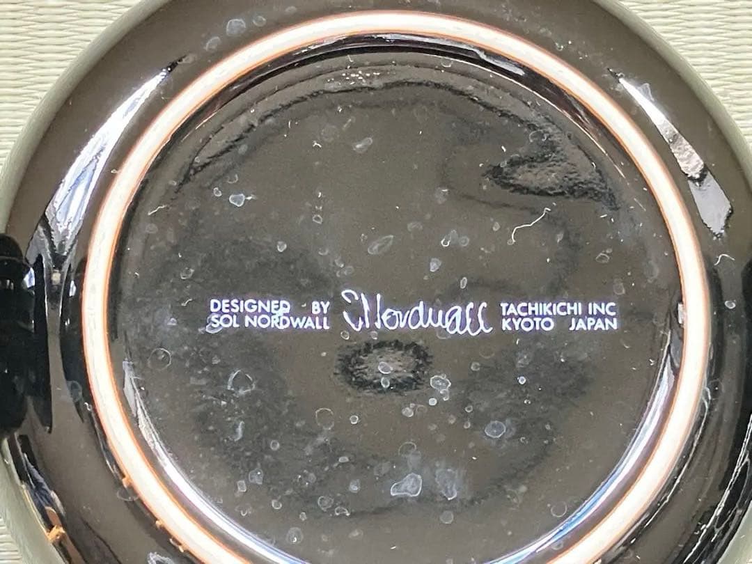 黒色カップと皿セット（スタンド付き）