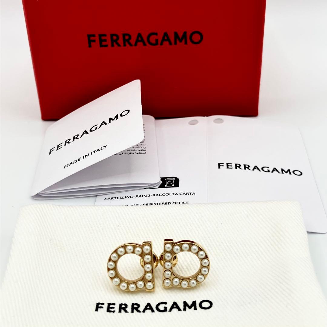 【現行モデル】美品　フェラガモ　ガンチーニ　パール　ピアス　ゴールド　箱付き
