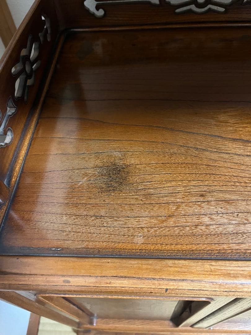 アンティーク　茶箪笥　木製収納棚 彫刻装飾付き