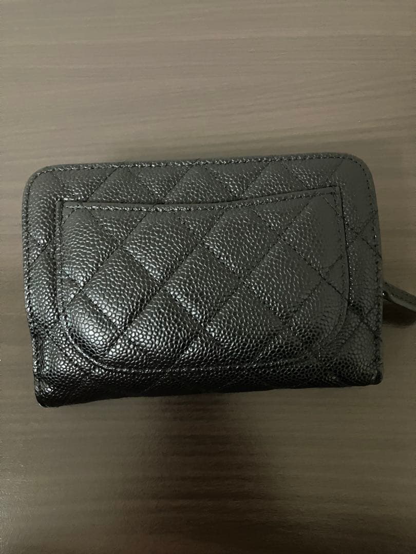 CHANEL二つ折り財布　本革　黒