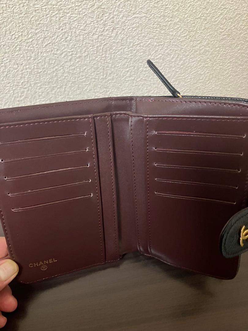 CHANEL二つ折り財布　本革　黒