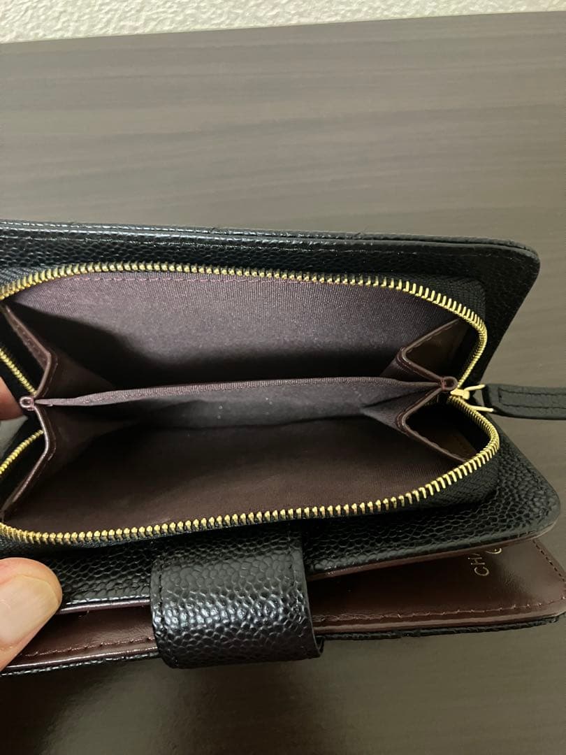 CHANEL二つ折り財布　本革　黒