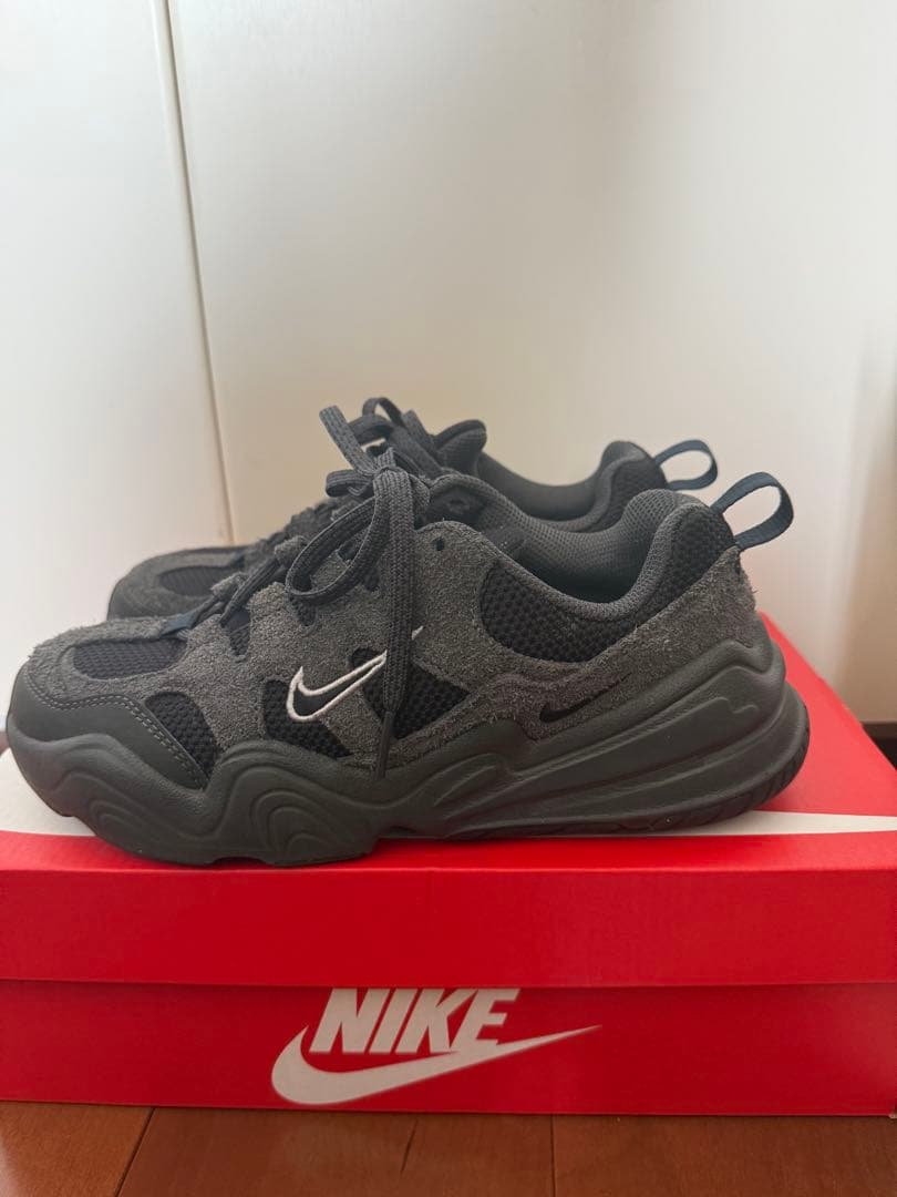 NIKE TECH HERA ナイキテックヘラ　24.0cm