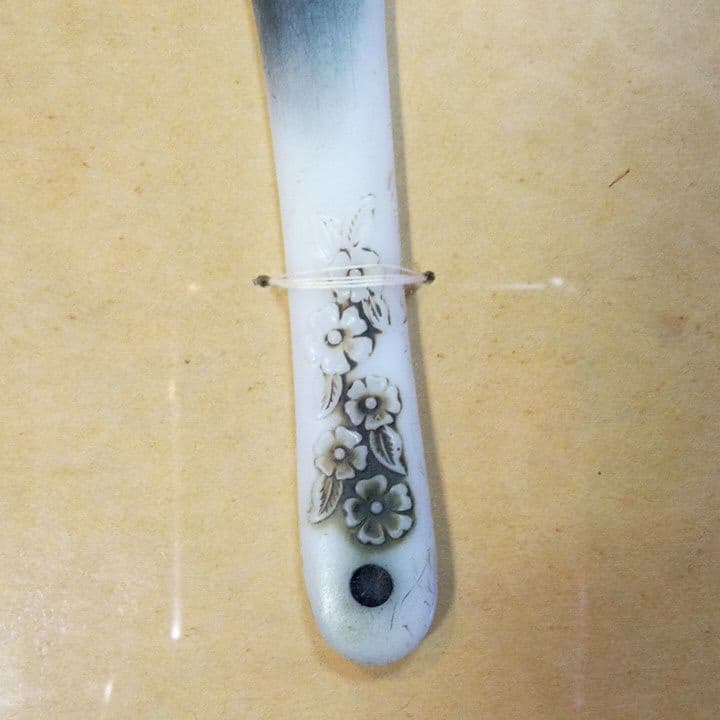 田中一村 (1908~1977) が奄美大島の 紬工場で使用していた手染め用ヘラ