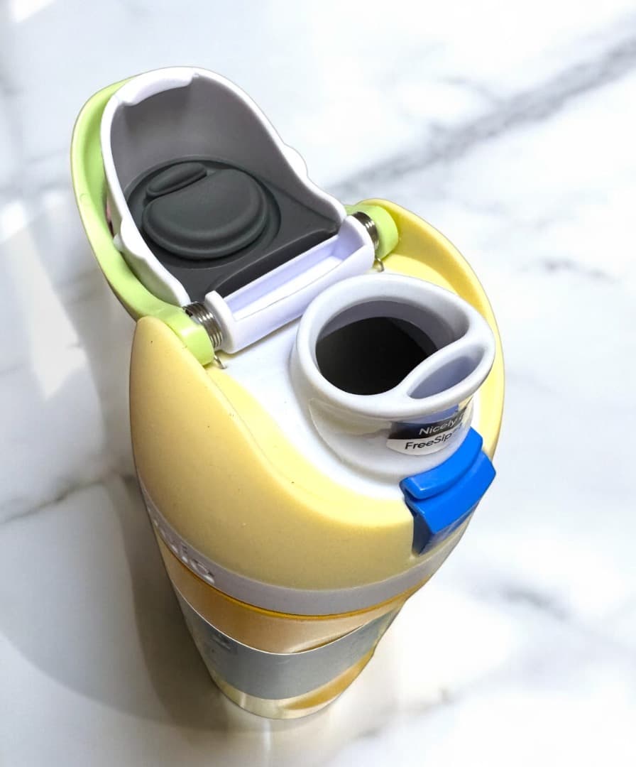 Owala FreeSip 子ども用水筒 イエロー 約475ml