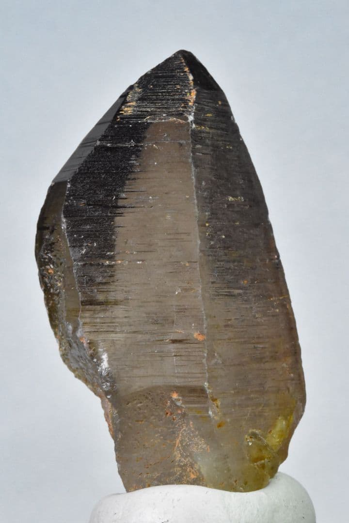 モンドクォーツ2023 条線が特徴のズングリスモーキークォーツ