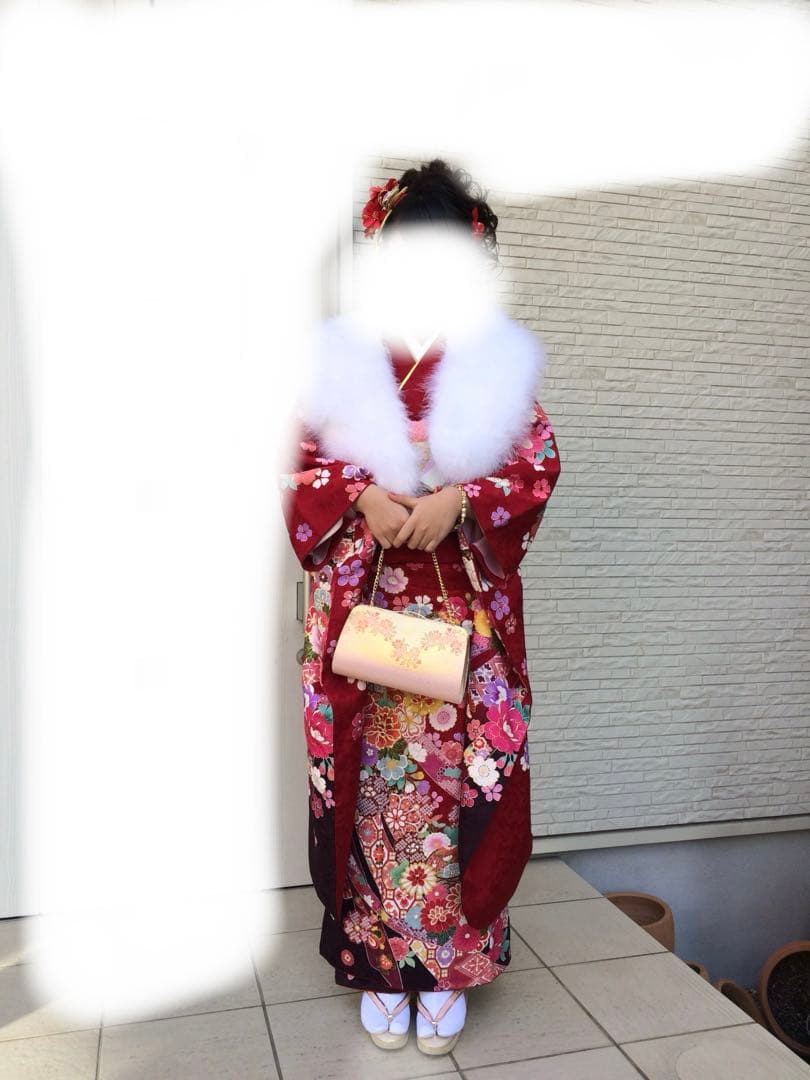 赤い花柄振袖（ファー襟付き） 着物友禅