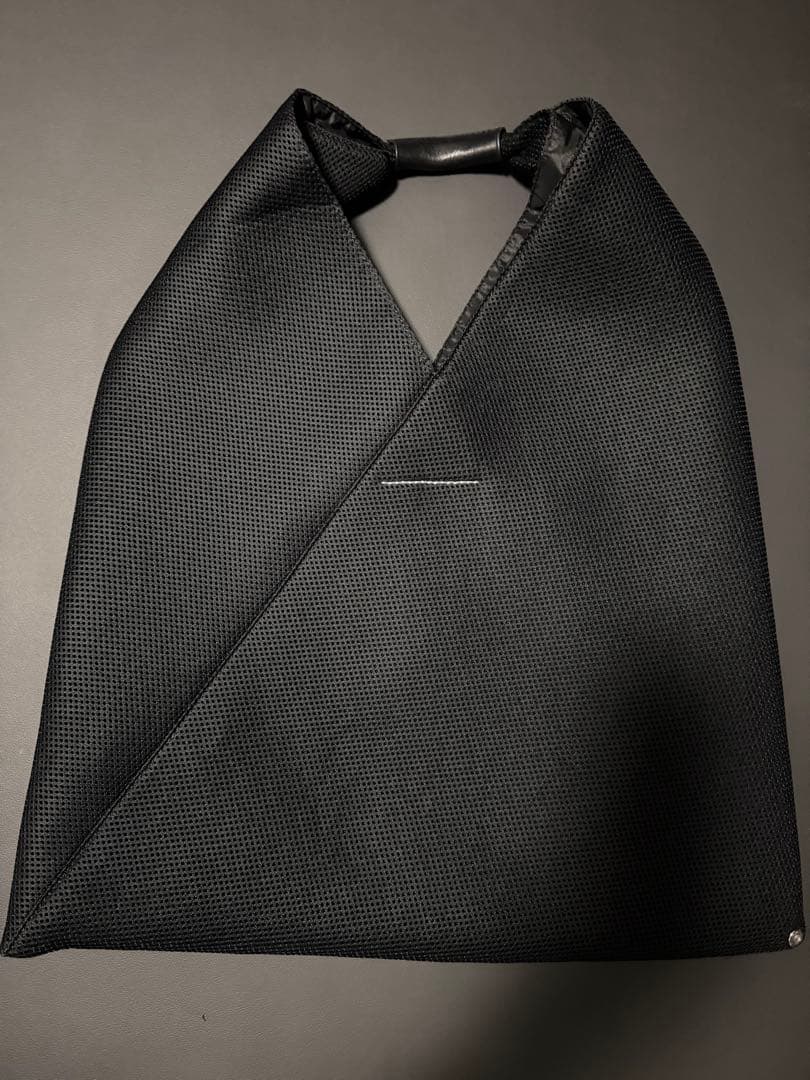 MM6 ブラックメッシュハンドバッグ