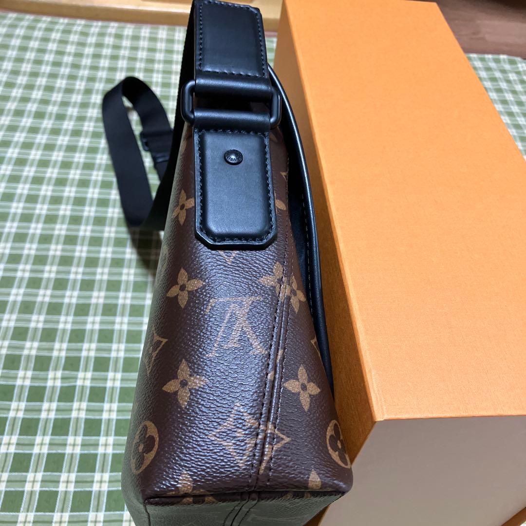 カ*シ様 ルイヴィトン マグネティックメッセンジャー M45557