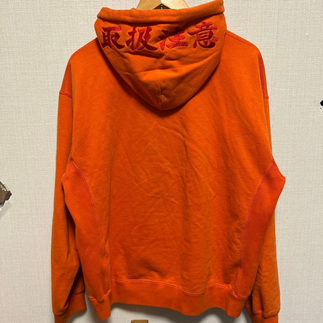 black eye patchブラックアイパッチオレンジパーカー
