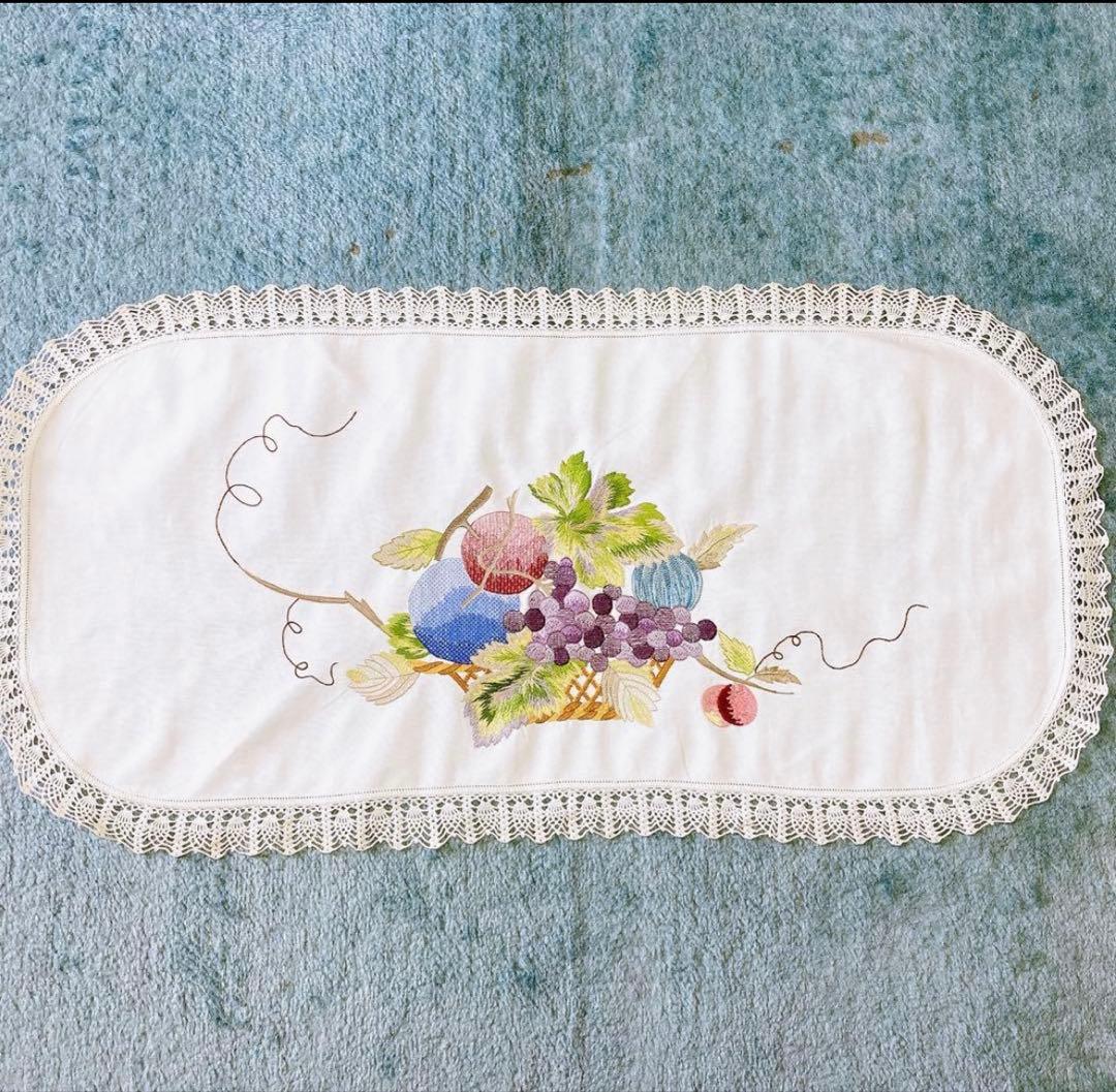 戸塚刺繍　テーブルセンター　ハンドメイド