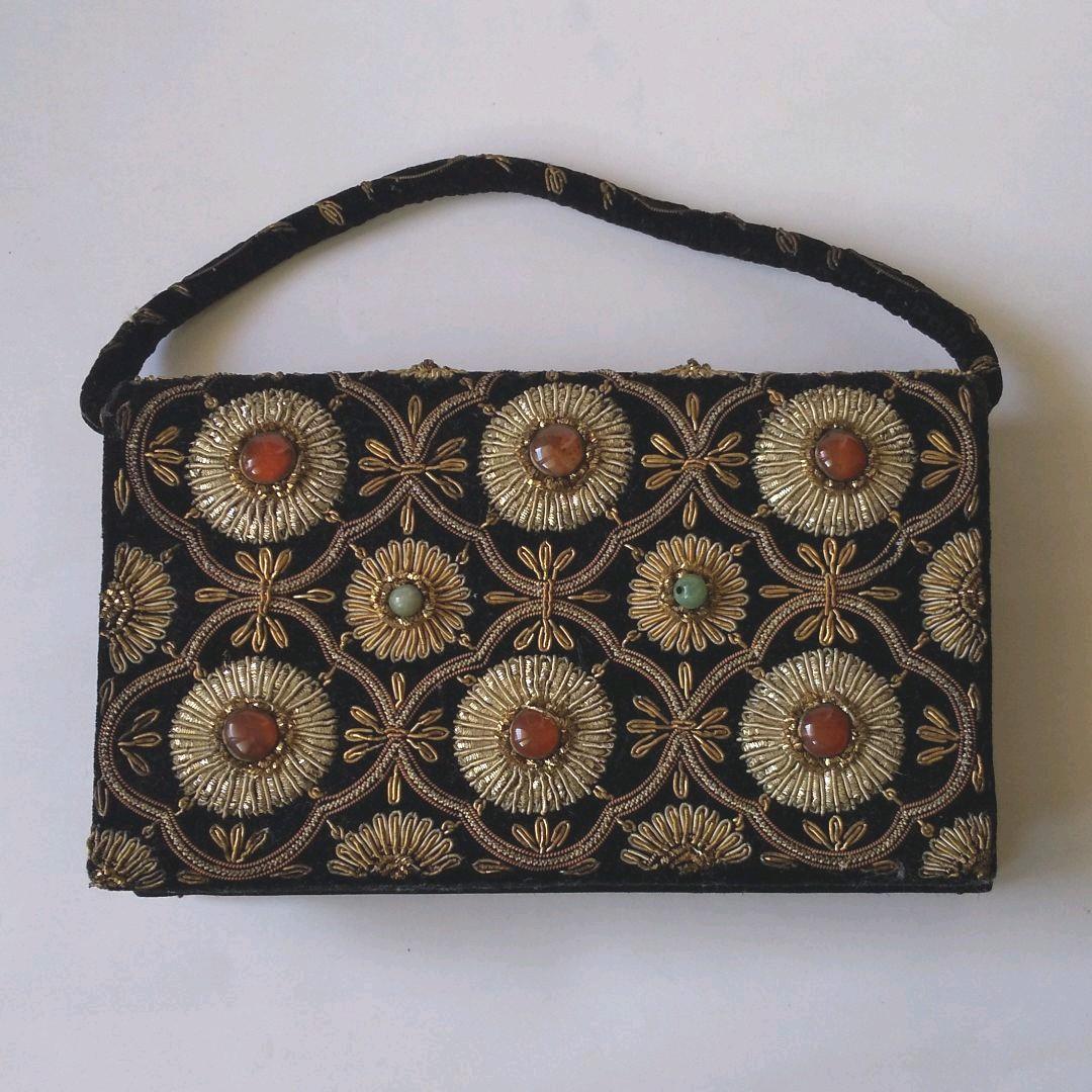 豪華な刺繍と貴石のパーティーバッグ