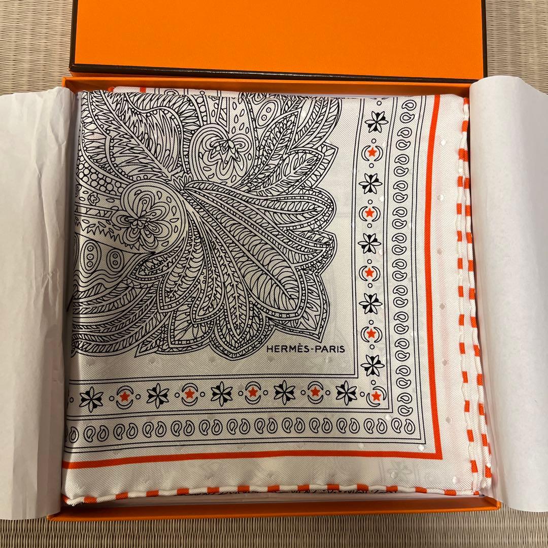 HERMES 花柄 シルクスカーフ　マハラニの庭