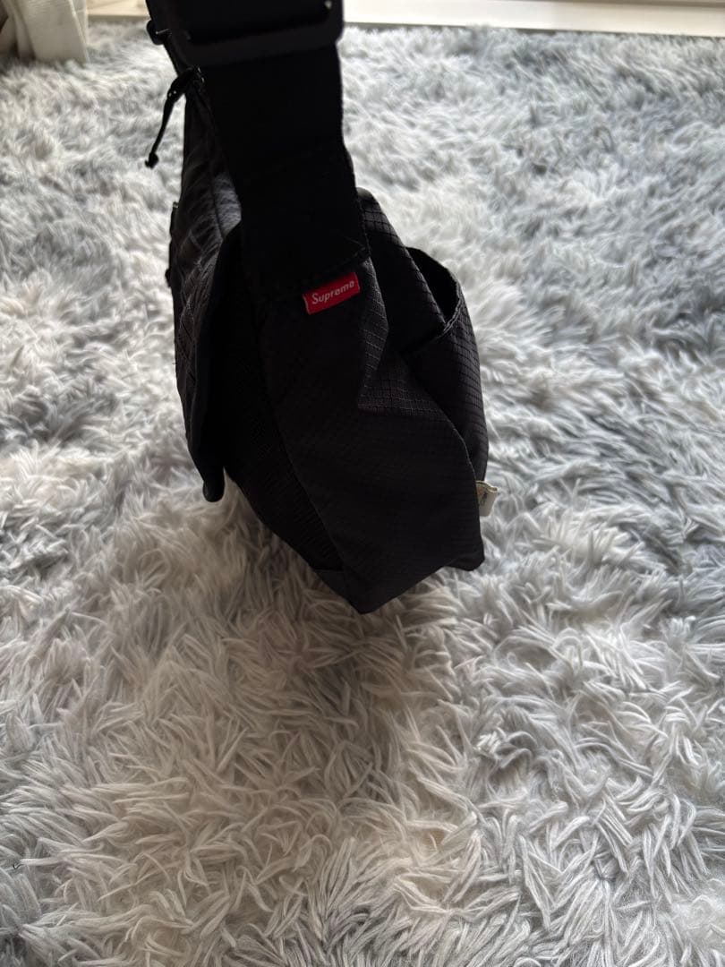 美品　Supreme Small メッセンジャーバッグ　ブラック　デザイン◎