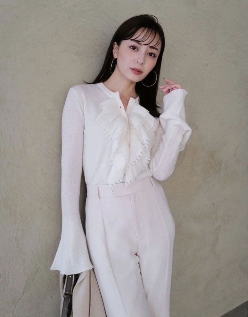 anuans カスケードフリルニットトップス　アイボリー　完売品