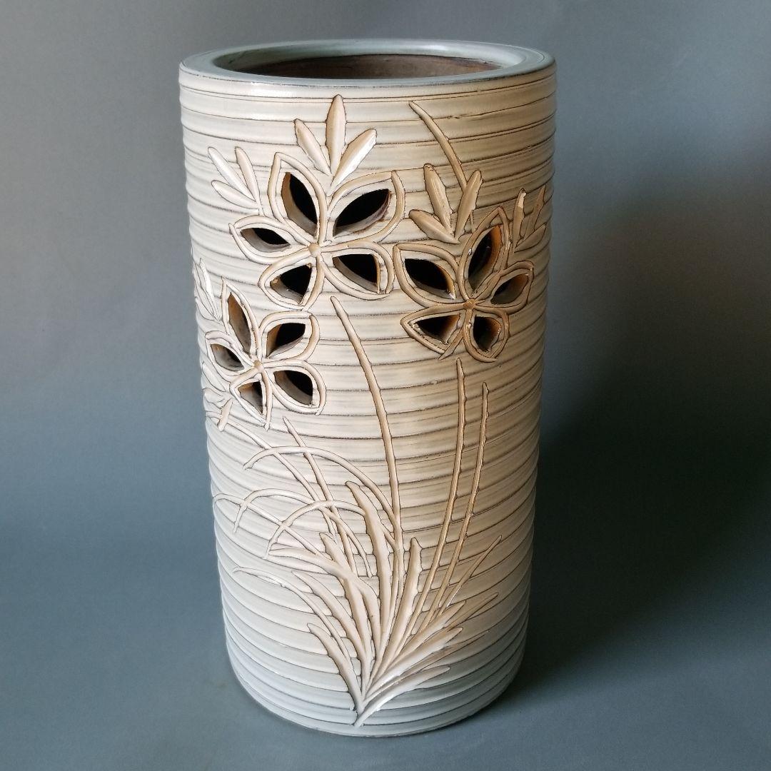 信楽焼傘立て  花彫り 高さ４３cm