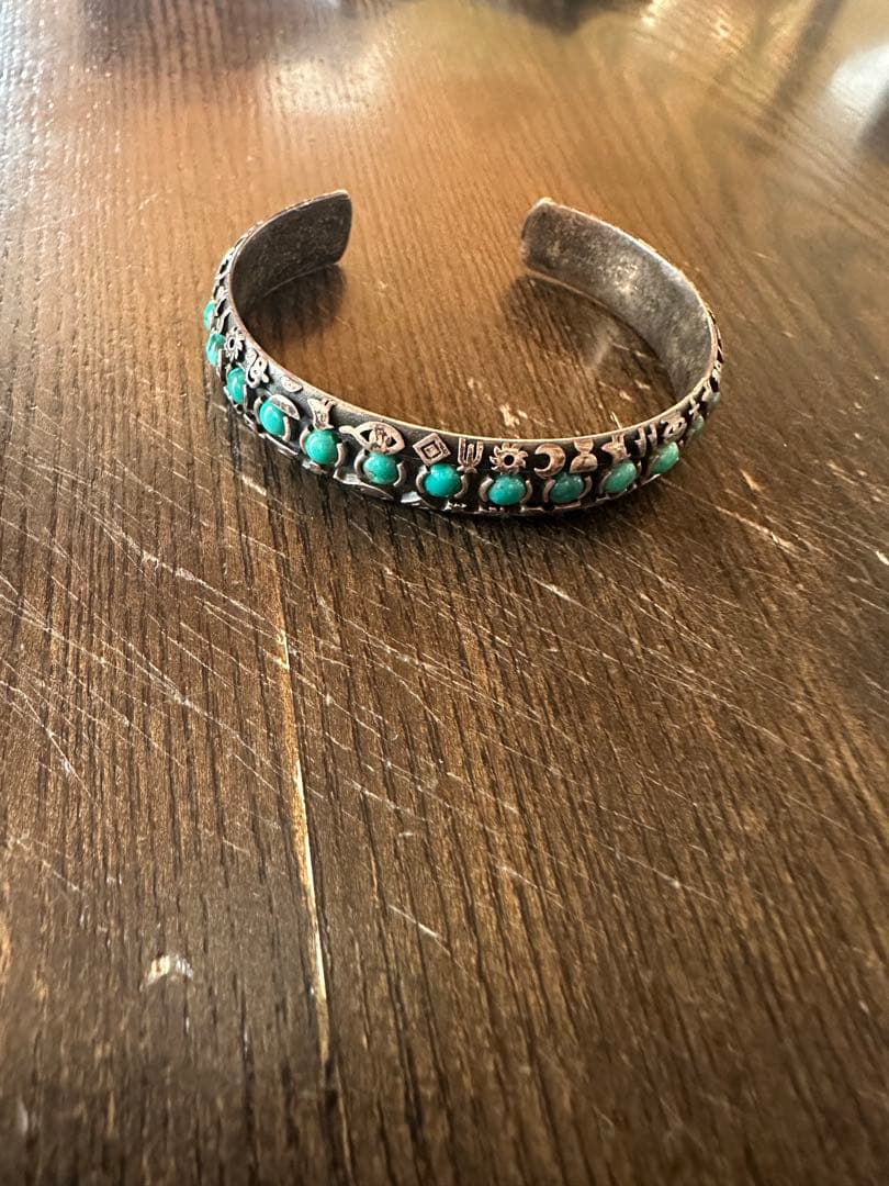 こめ　クレセントルナ　ターコイズ装飾シルバーオープンバングル