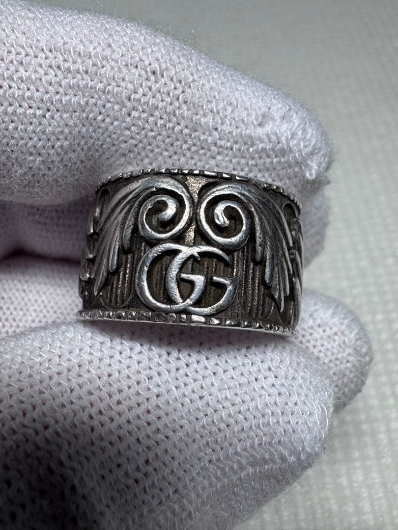 Gucci シルバーリング 装飾的な彫刻