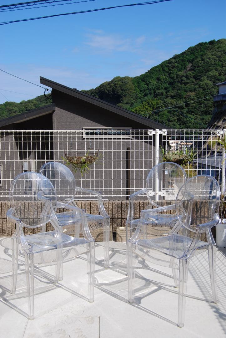 Kartell Louis Ghost 透明アクリルダイニングチェア