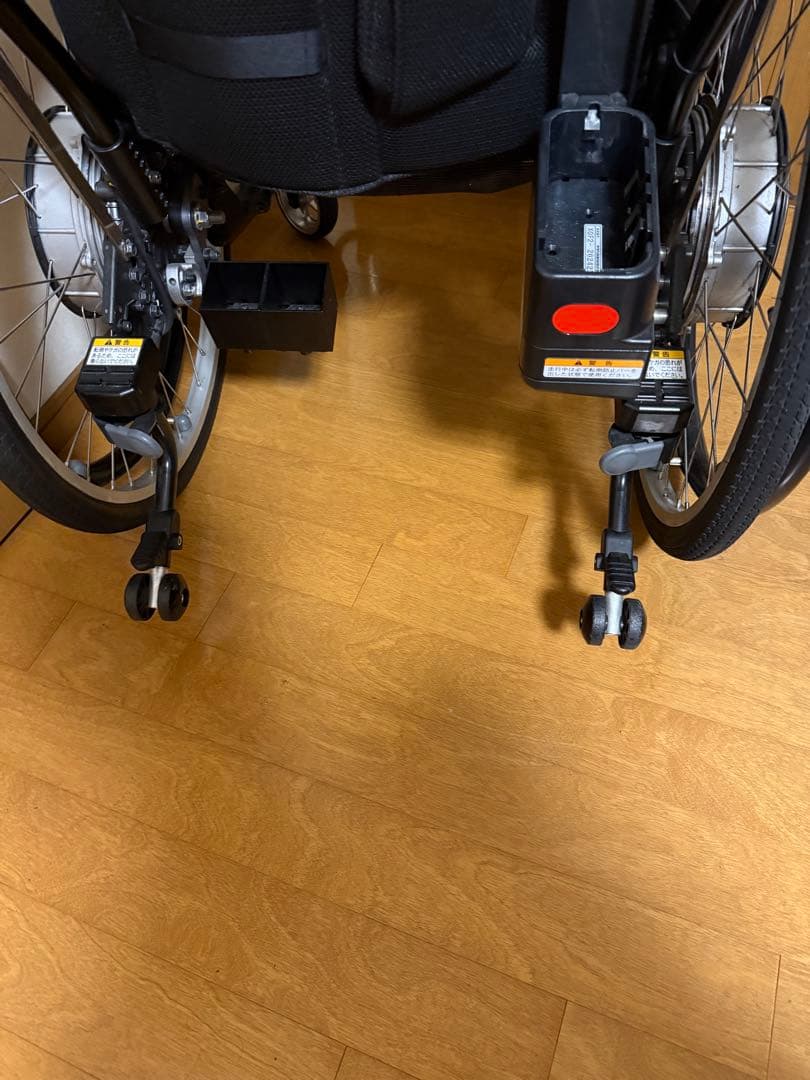 折りたたみ電動車椅子 黒 スポークホイール