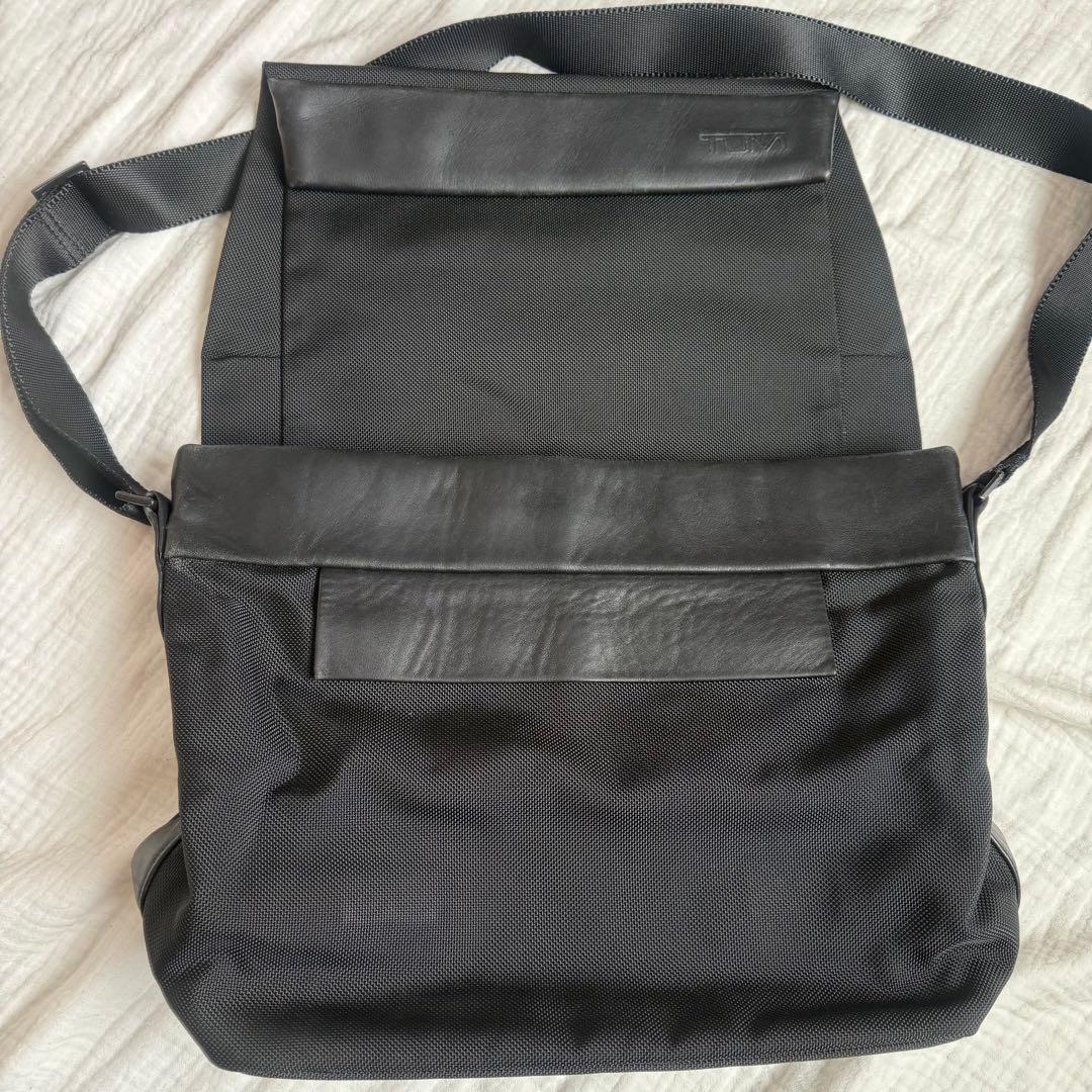 美品☆TUMI/メッセンジャーバッグ/ショルダーバッグ/レザー/A4 PC収納可