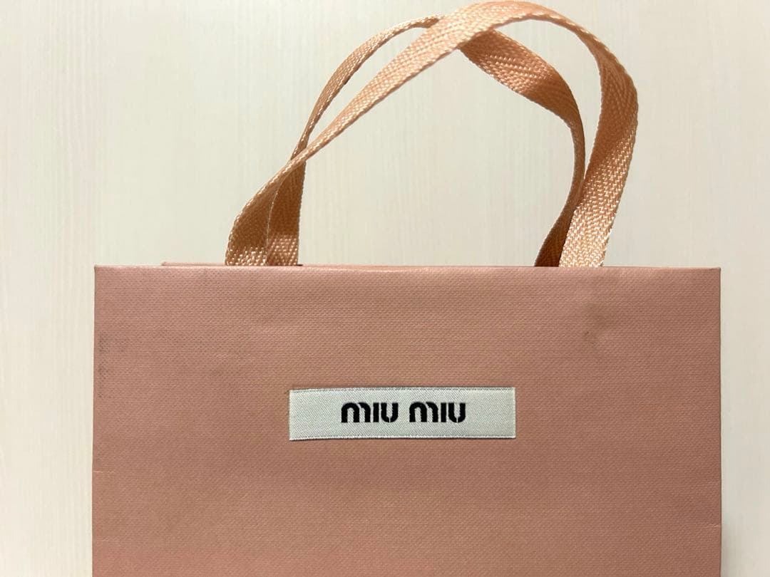 miumiu ミュウミュウ ハートチャーム 紙袋付
