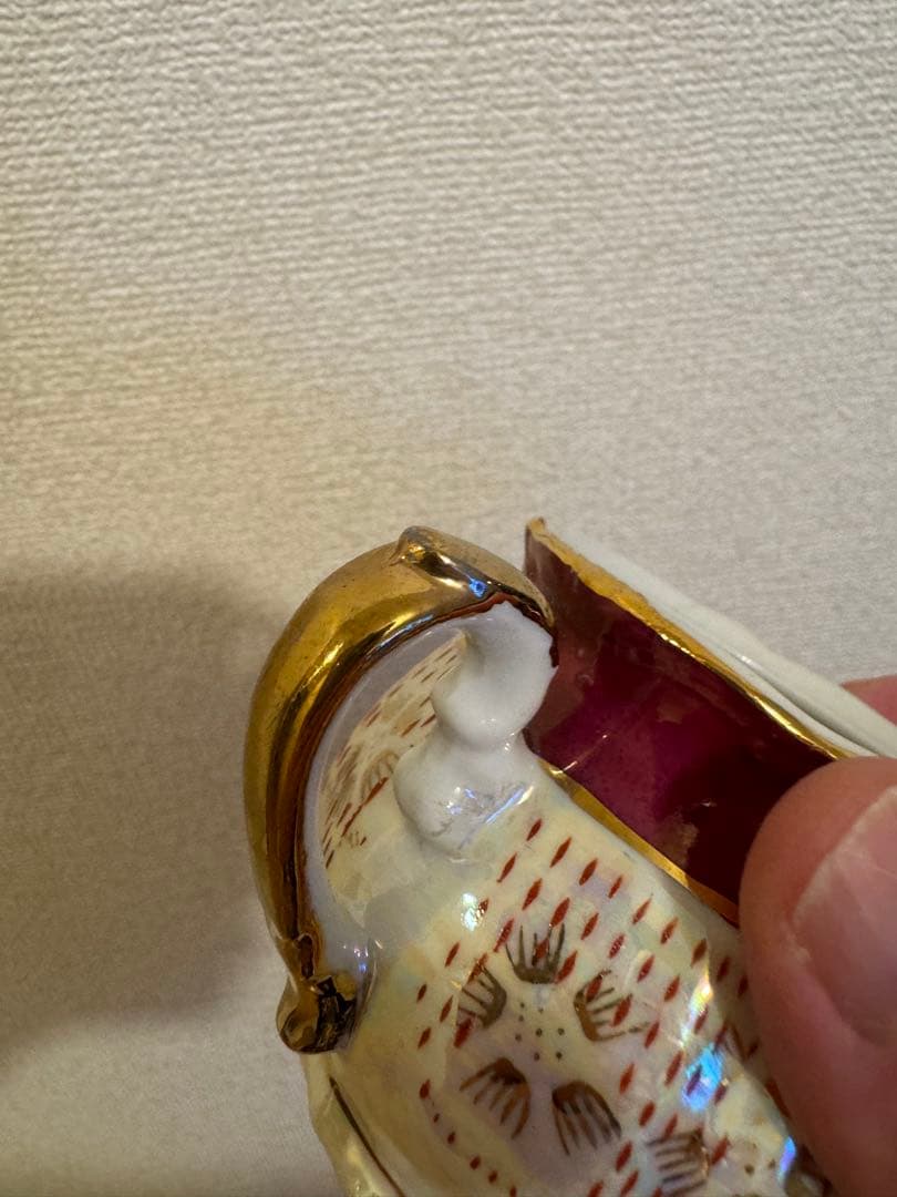 ヤンセイチュウ 陶磁器 置物 白・紫・金