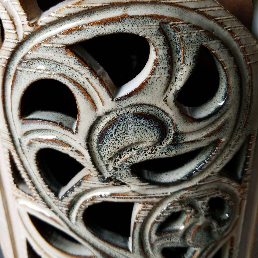 信楽焼　傘立て  唐草透かし彫 高さ４５cm