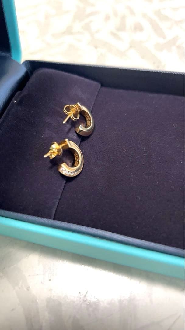 【AIRI】ティファニー　Tワンフープピアス　イエローゴールド