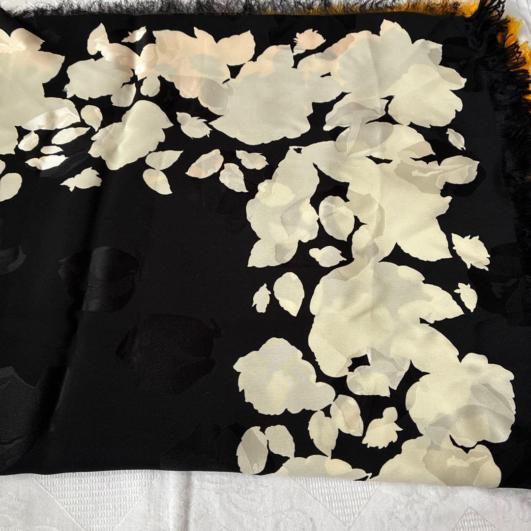 GUCCI 花柄ストール 黒・オレンジ・白 125×125