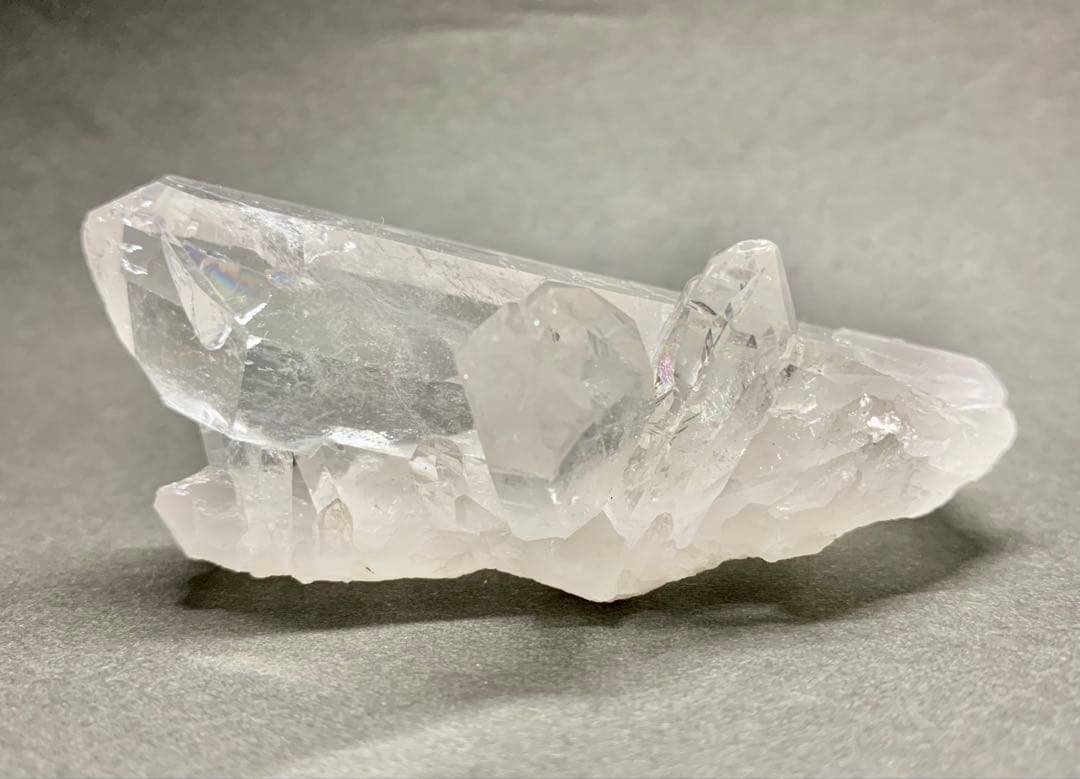 【龍神様の霊石】ミナスジェライス州産 虹入り 水晶クラスター【霊水の水晶】