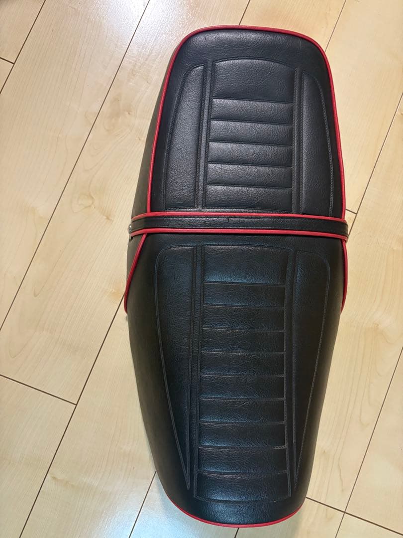 Kawasaki ZRX400シート ブラック/レッド