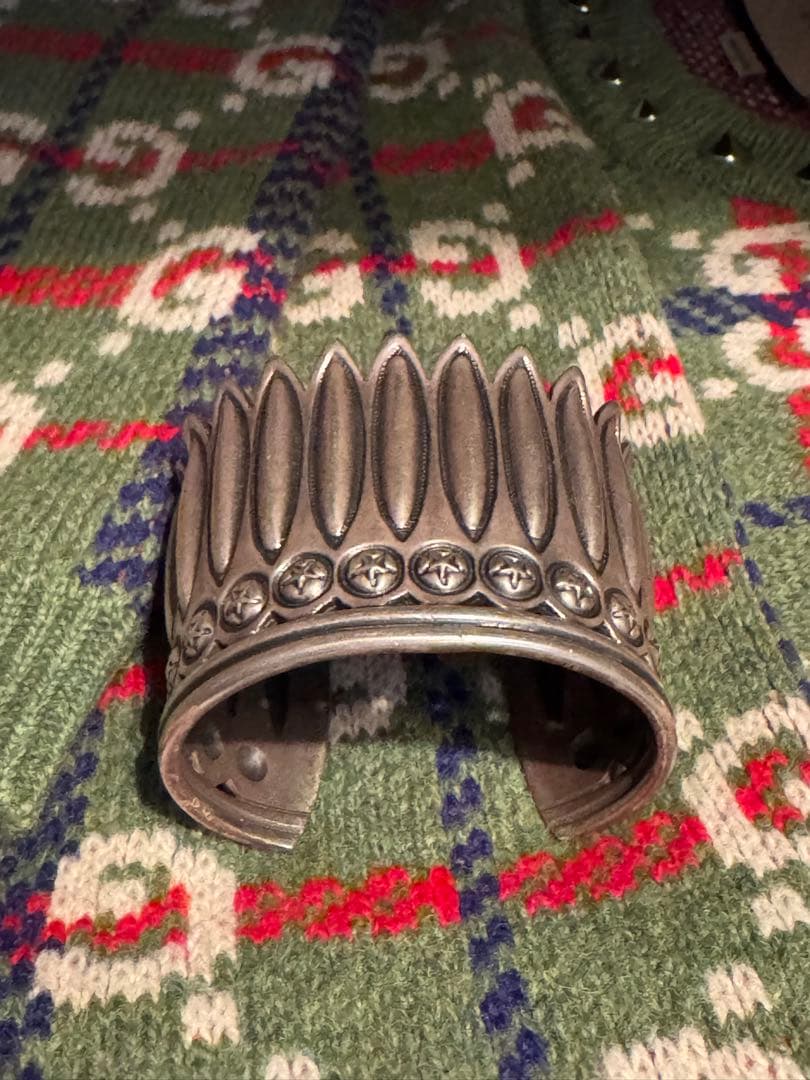 コディサンダーソン　フェザーバングル