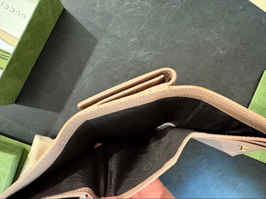 GUCCI 三つ折り財布　ピンクレザー