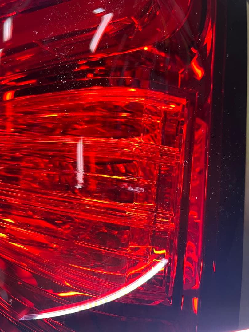 デリカD5 右純正LEDテールランプAssy