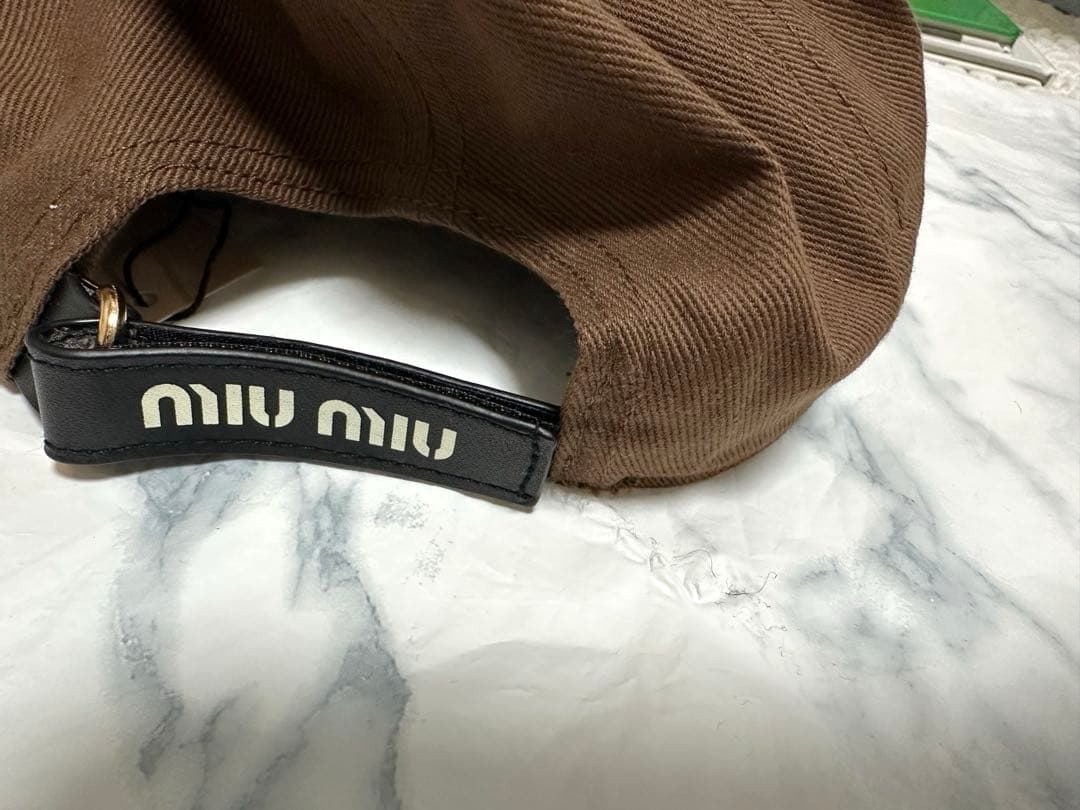 miu miu ブラウンキャップ