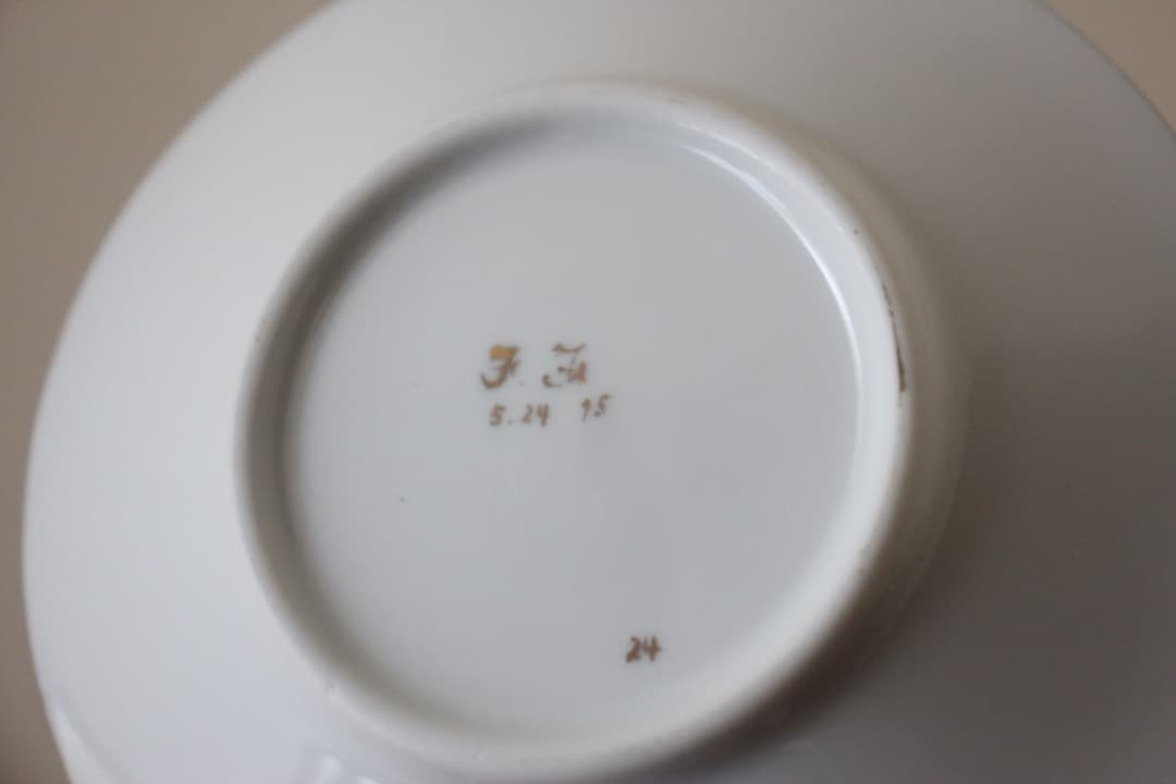 陶磁器製　金彩花柄　ハンドペイント　チャンバースティックキャンドルホルダー　ペア