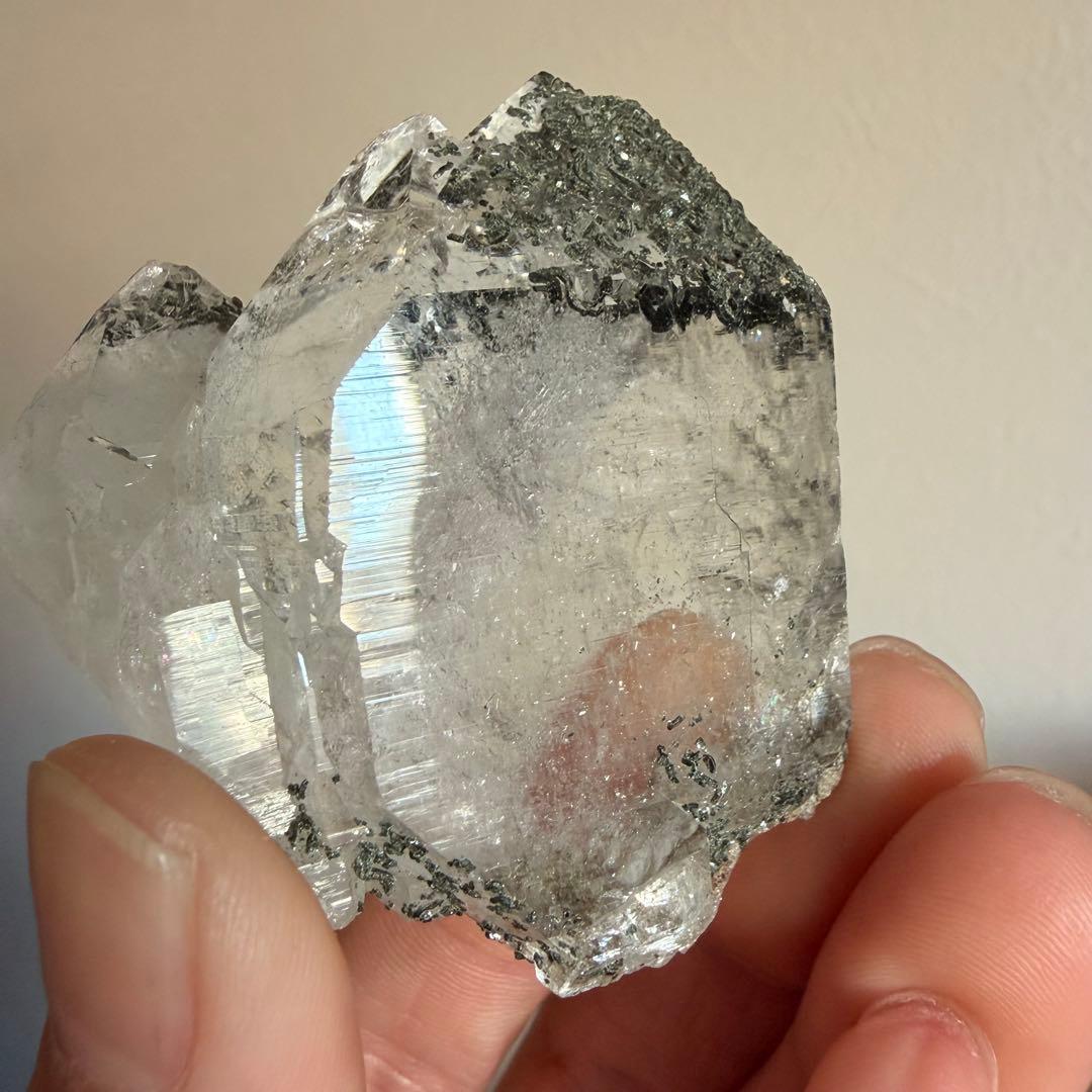虹入り【クローライト】パキスタン スカルドゥ産 ヒマラヤ水晶 76g