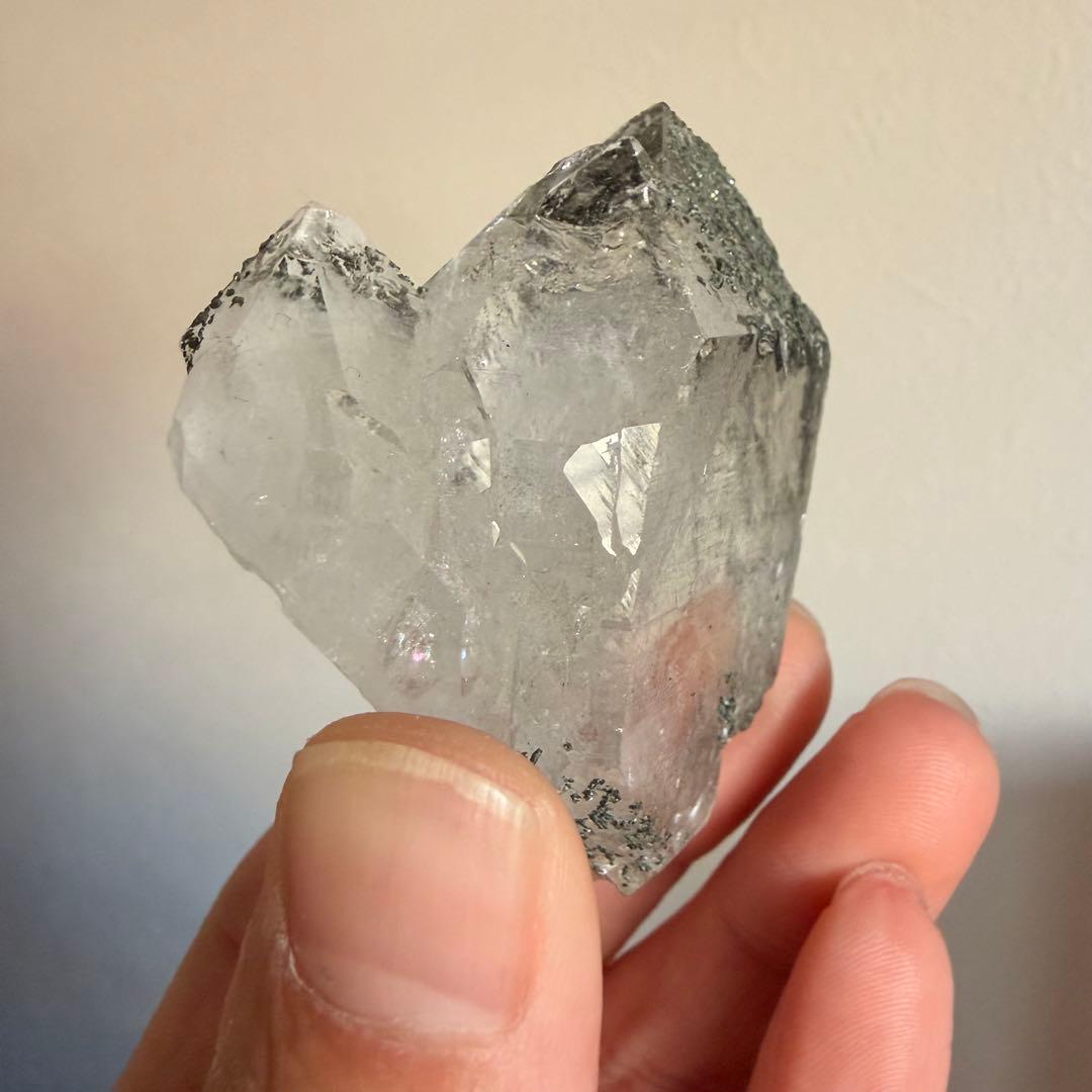 虹入り【クローライト】パキスタン スカルドゥ産 ヒマラヤ水晶 76g